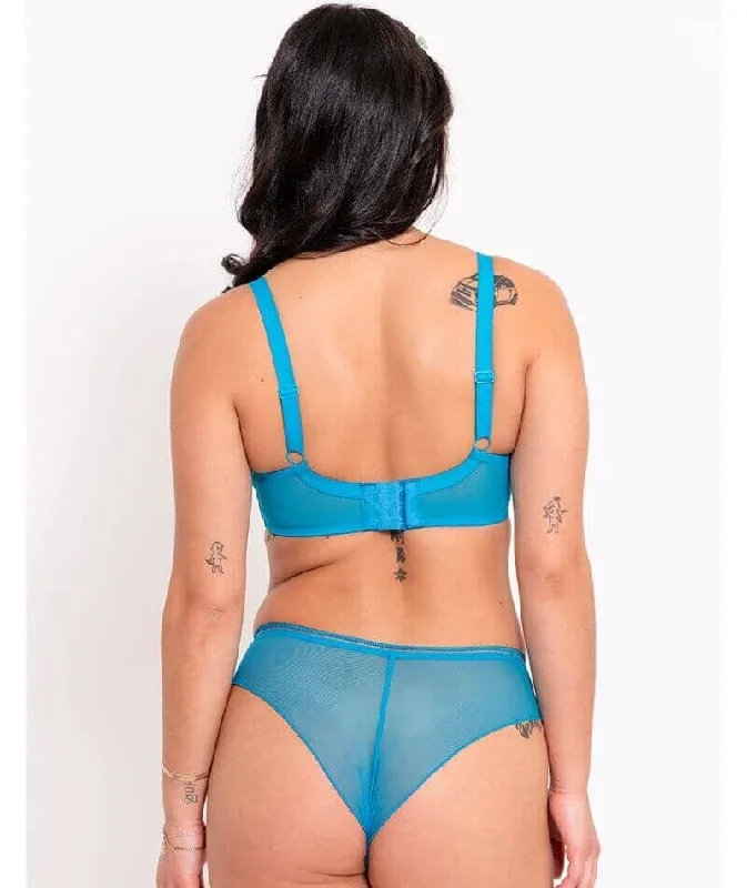 curvy-kate-lifestyle-short-capri-blue