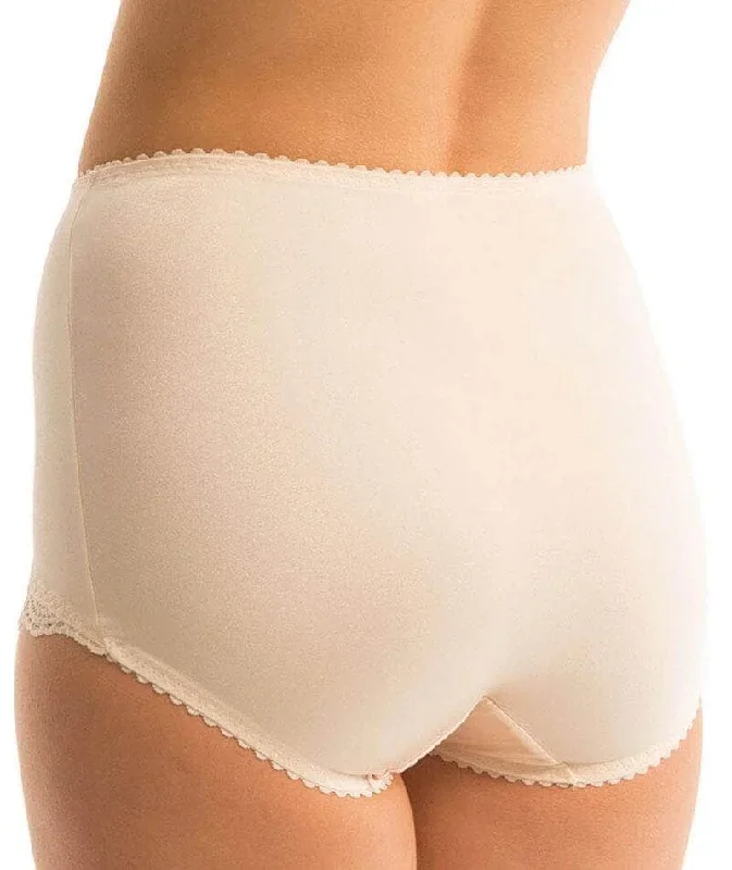 triumph-something-else-lace-panty-fresh-powder