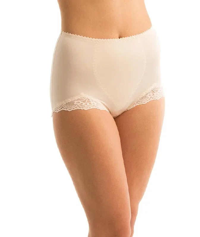 triumph-something-else-lace-panty-fresh-powder